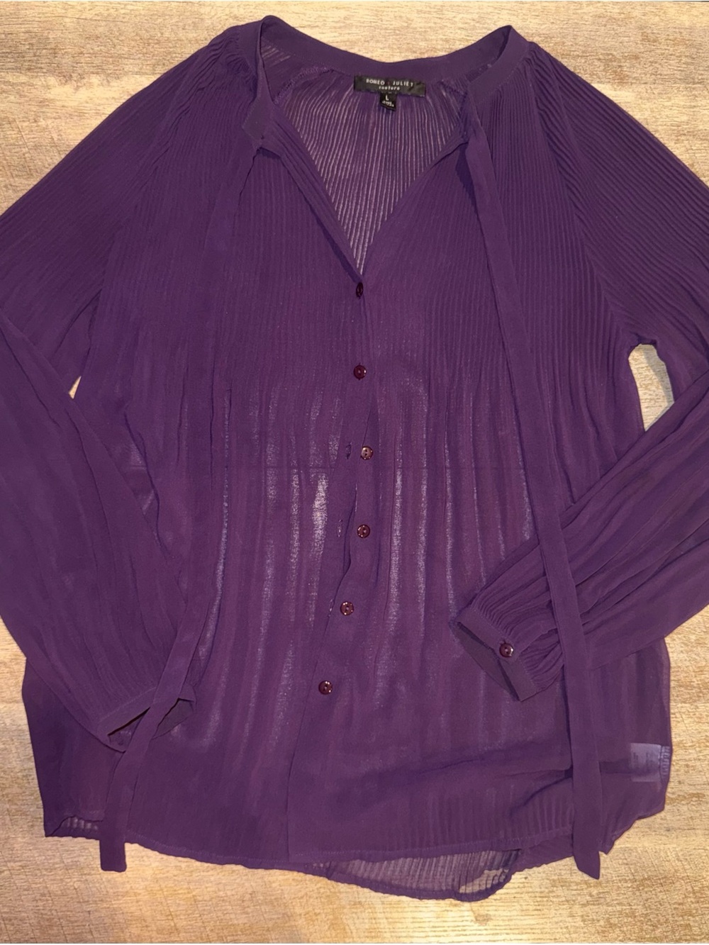 Romeo + Juliet Couture Plum Purple Pleated Sheer Button-Front Blouse
 Size: L - Picture 3 of 4